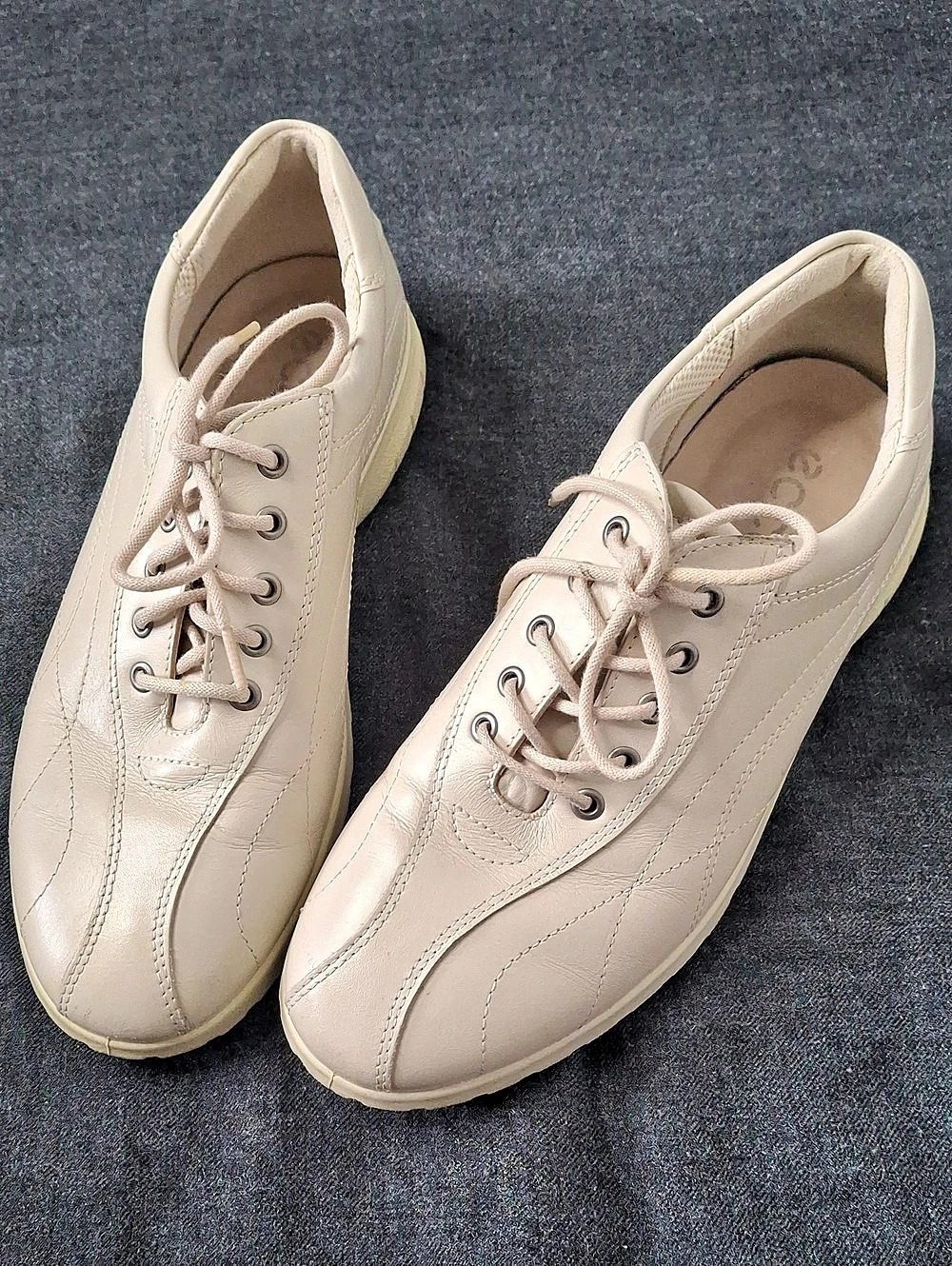 ECCO Women's Cream Sneakers
